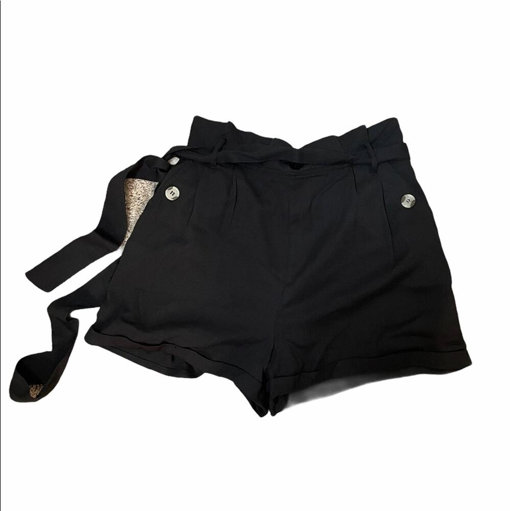 NWT Pitaya Favlux black shorts size Medium